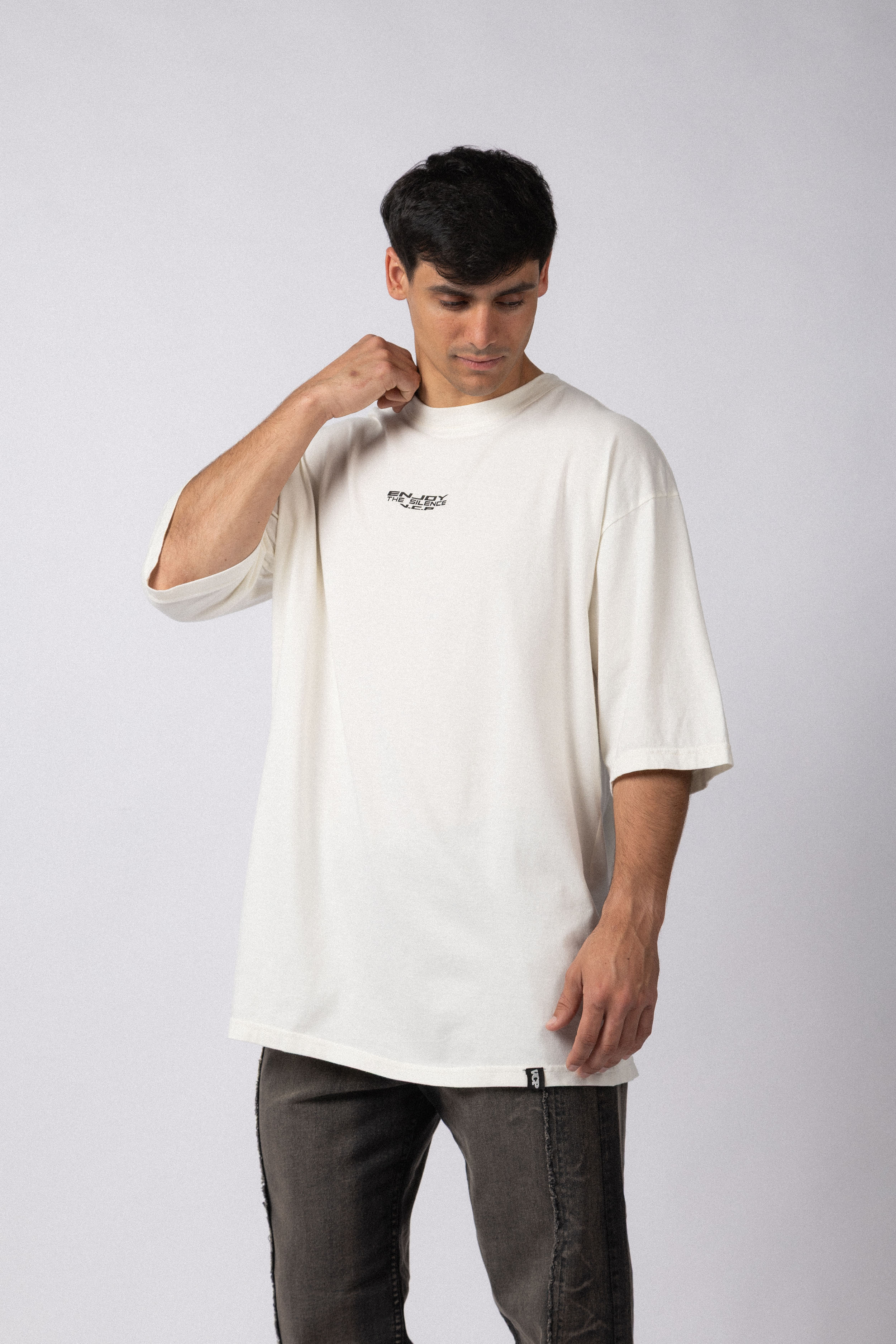 Remera Over Taz Enjoy Crudo - Image 4