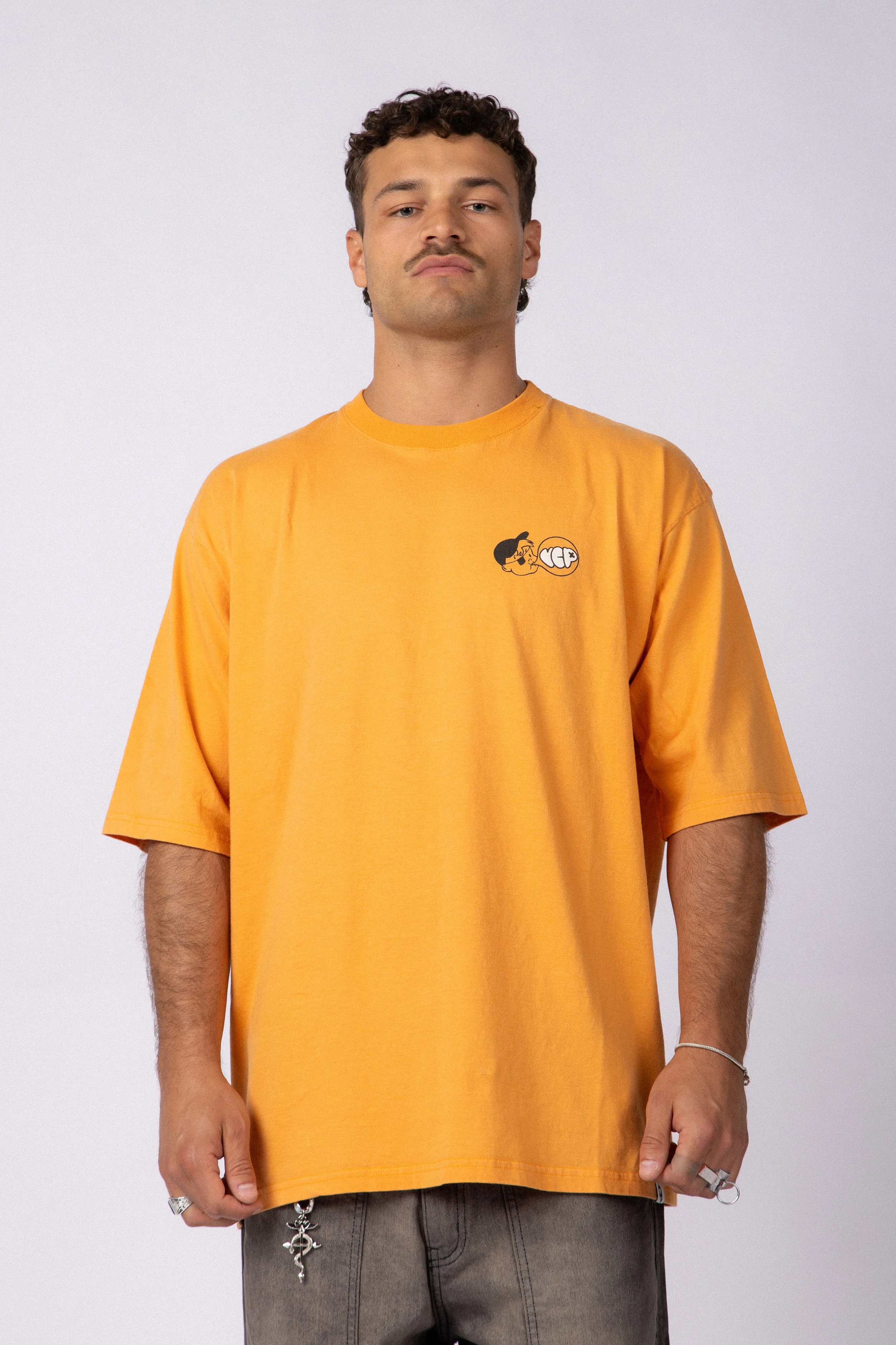 Remera Over Taz Sweet Naranja - Image 4