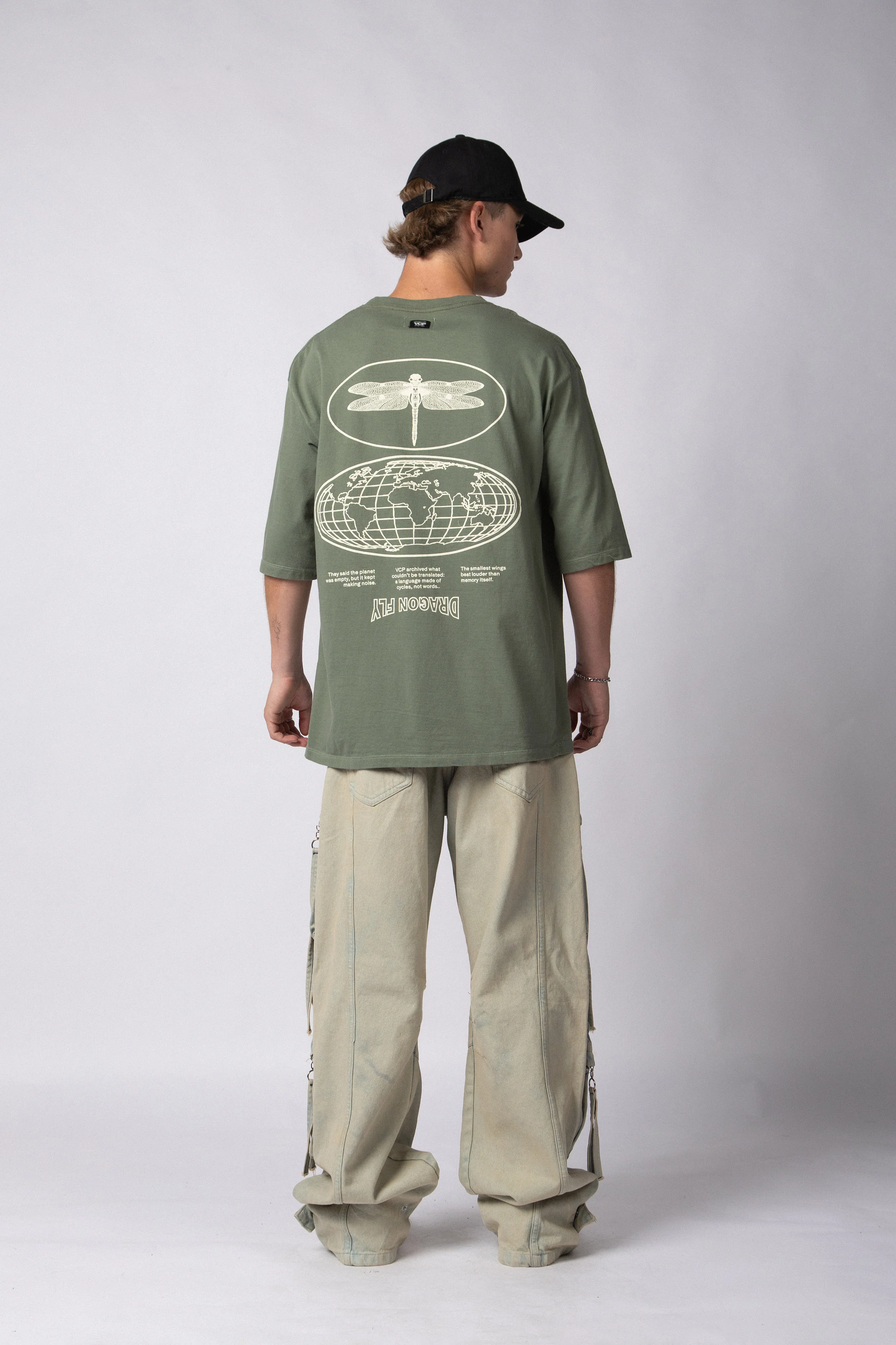 Remera Over Taz Wings Militar - Image 4