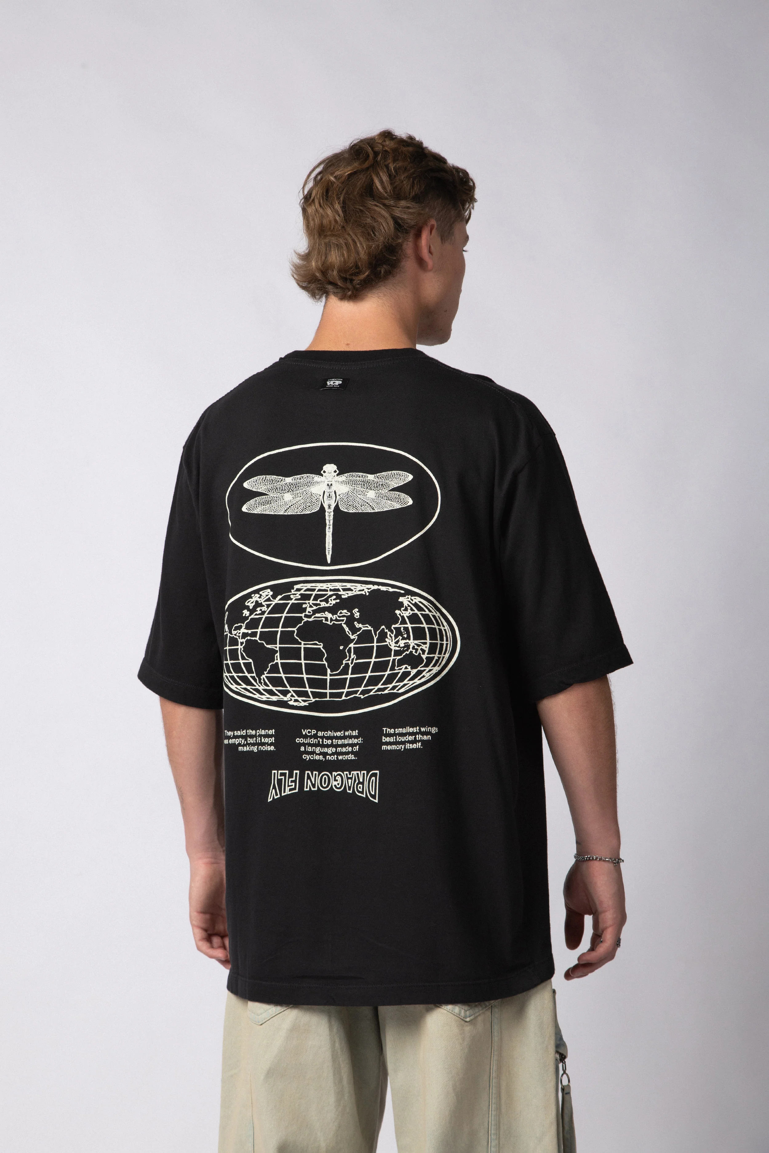Remera Over Taz Wings Negra