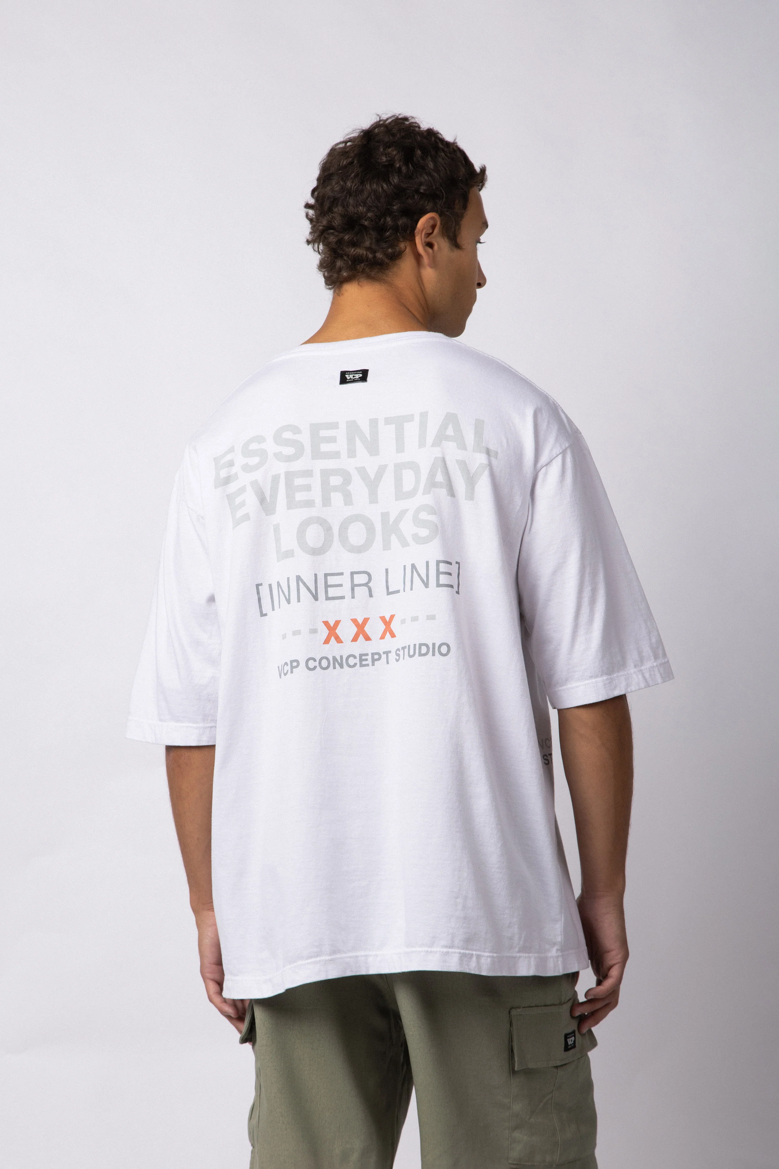 Remera Over Taz XXX Blanca