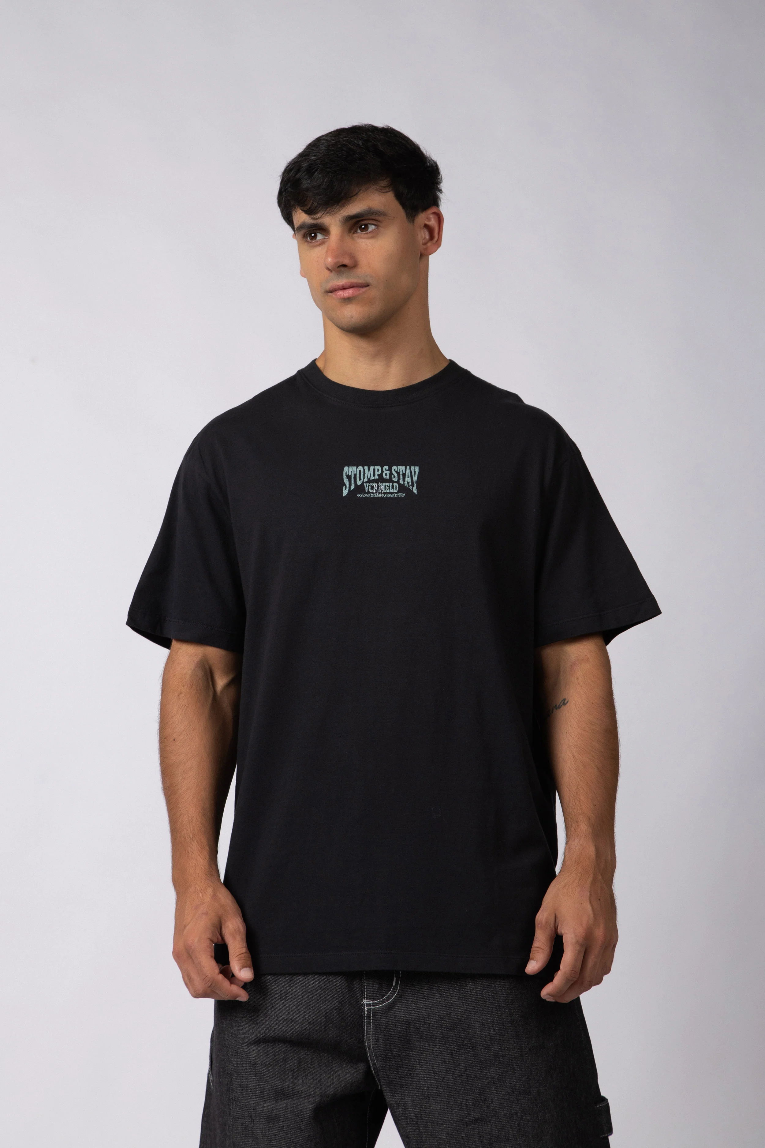 Remera RGL Field Negra